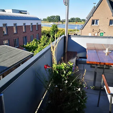 Mit Rheinblick Апартаменты *